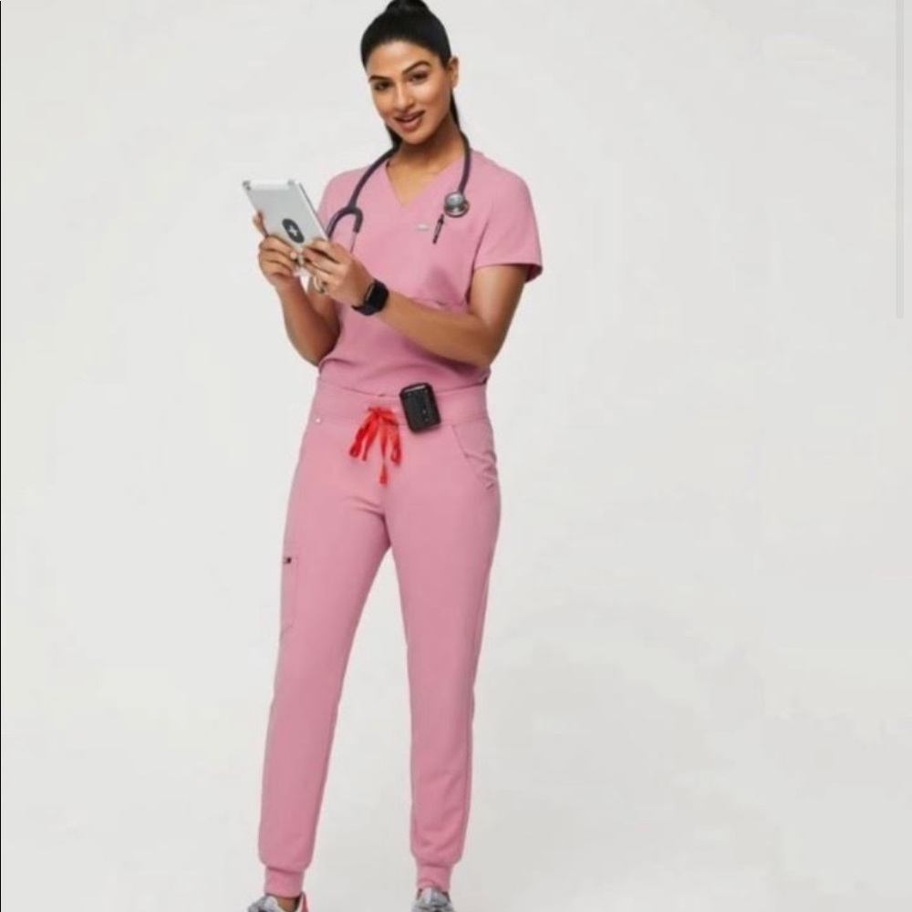 Chalk Pink - Figs Scrub SET